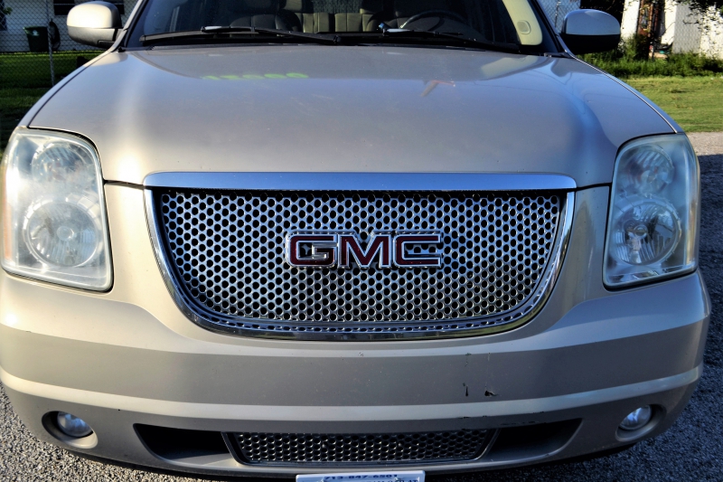 automobile-CANNES-min_gmc-yukon-truck-grill-2828425